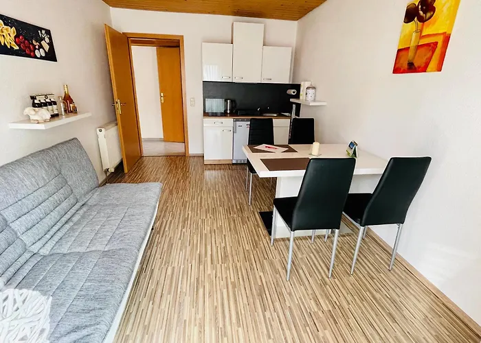 Kleine Ein Zimmer Wohnung Mit Gartenanlage