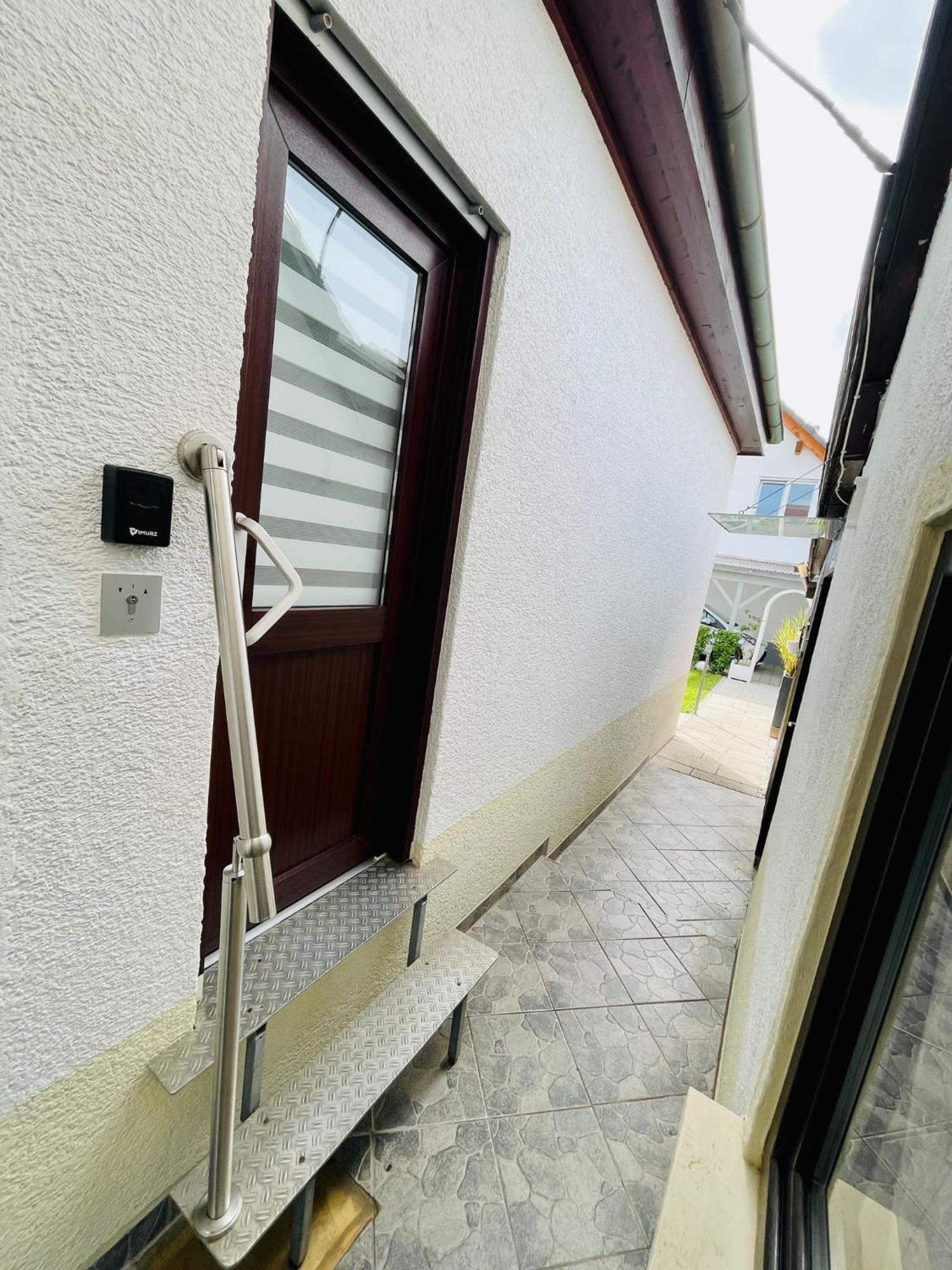 Kleine Ein Mit Gartenanlage Apartment